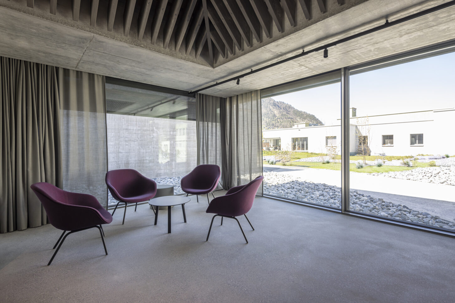 Ingo Rasp_HBAGR_Plantahof-Saal-möbliert-1